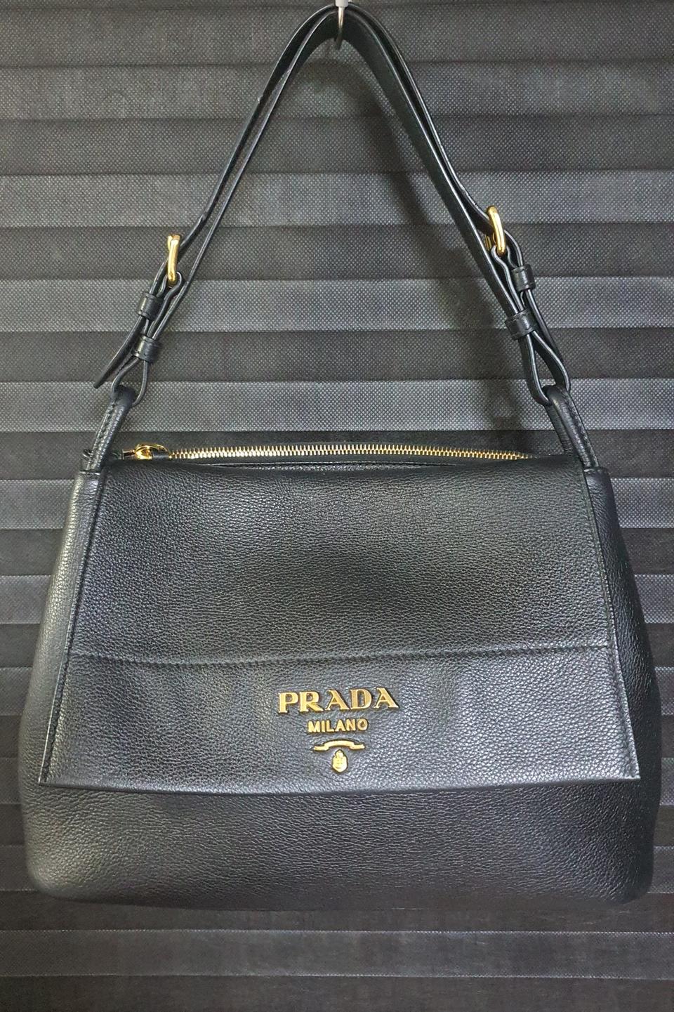 프라다 블랙 레더 토트백