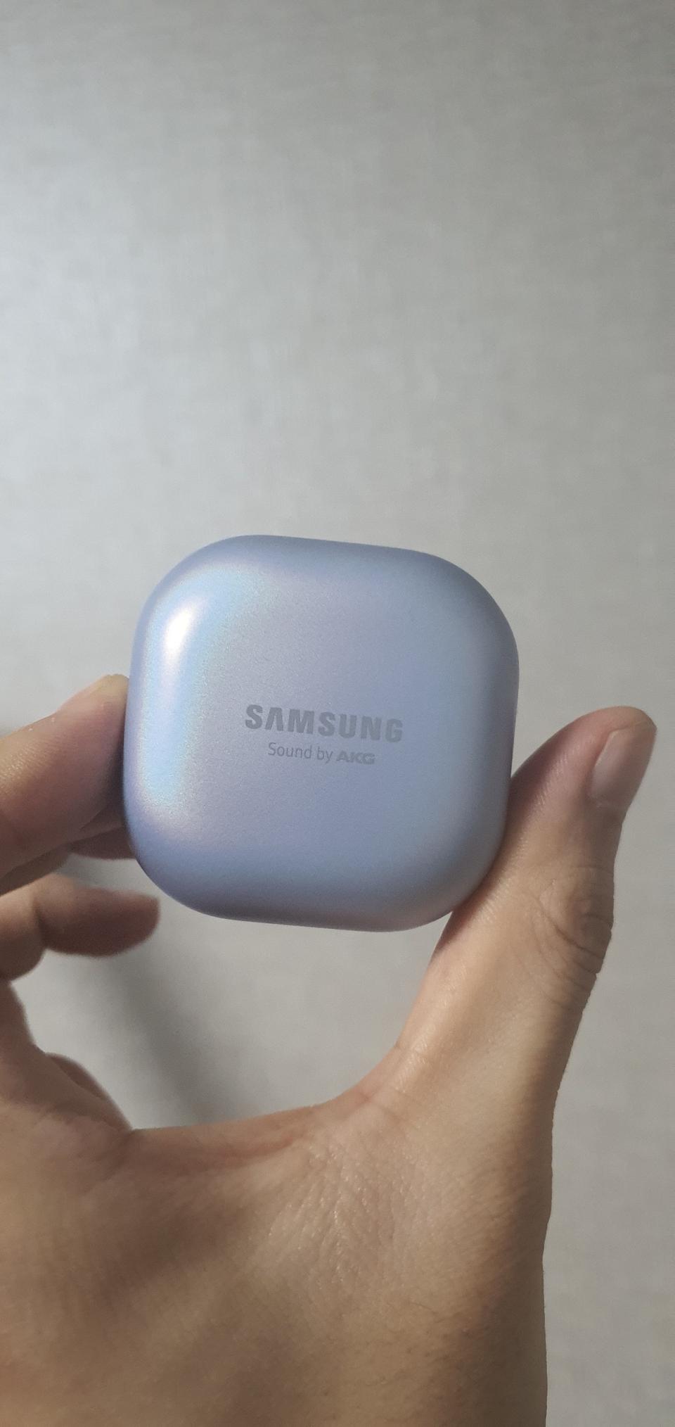 버즈 프로 실버 충전기 본체 판매합니다