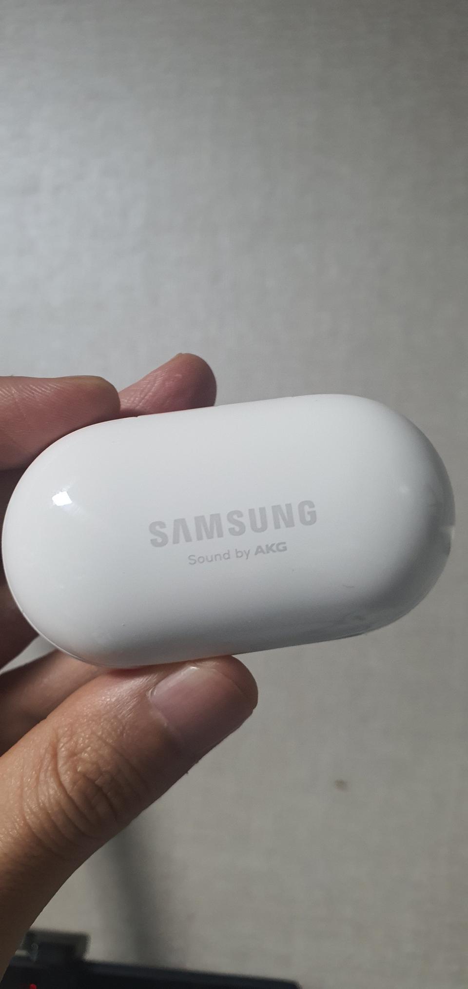 버즈 플러스 화이트 충전기 본체 판매합니다