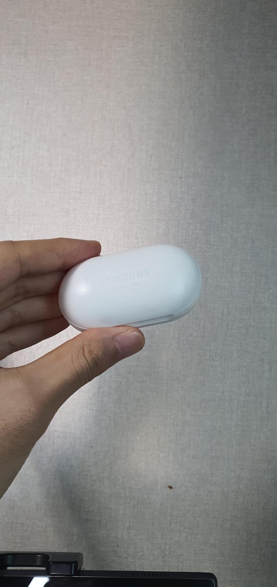 갤럭시 버즈 화이트 충전기 본체 판매합니다