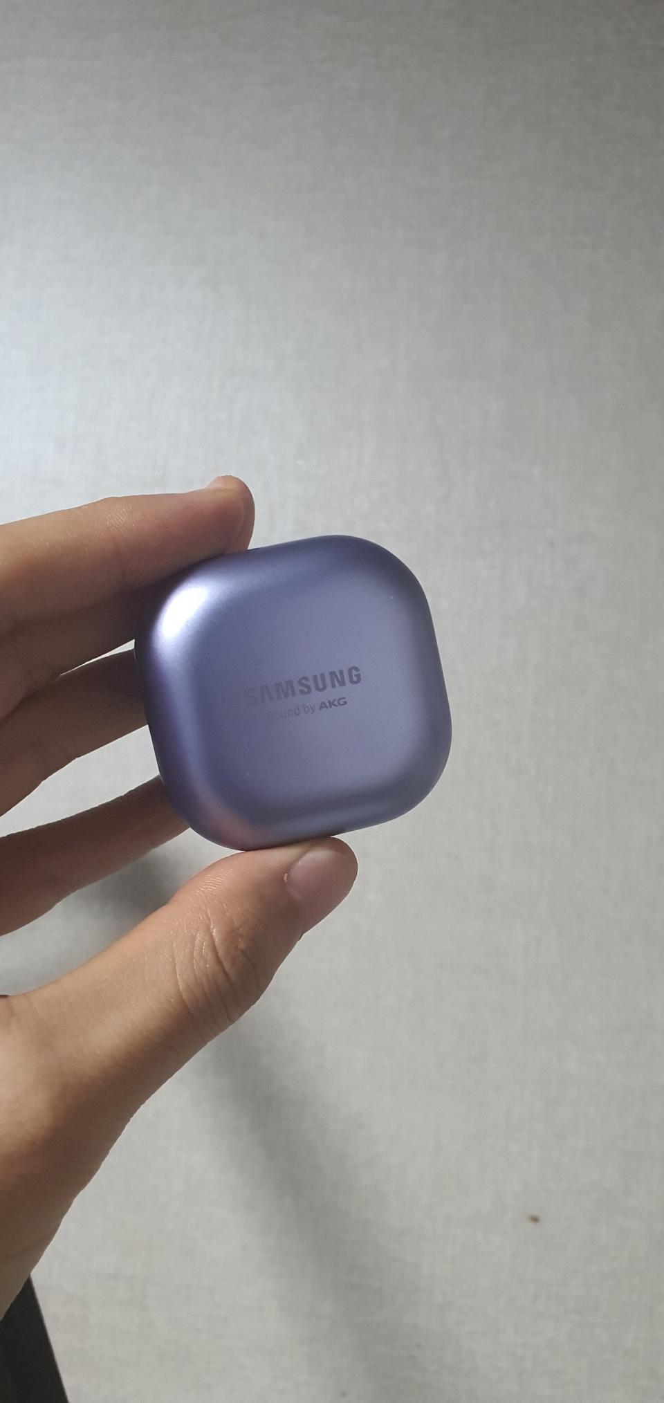 버즈 프로 바이올렛 충전기 본체 판매합니다