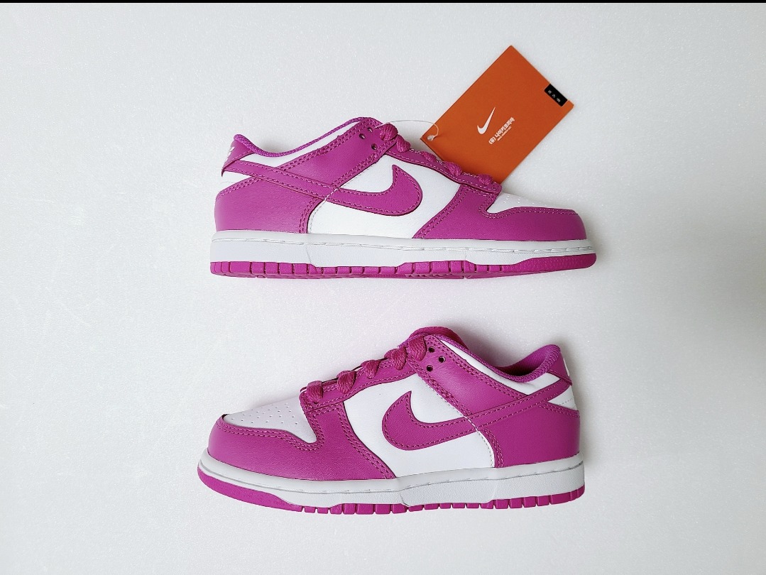 [225] 나이키 덩크 로우 화이트 액티브 푸시아 정가양도 새상품