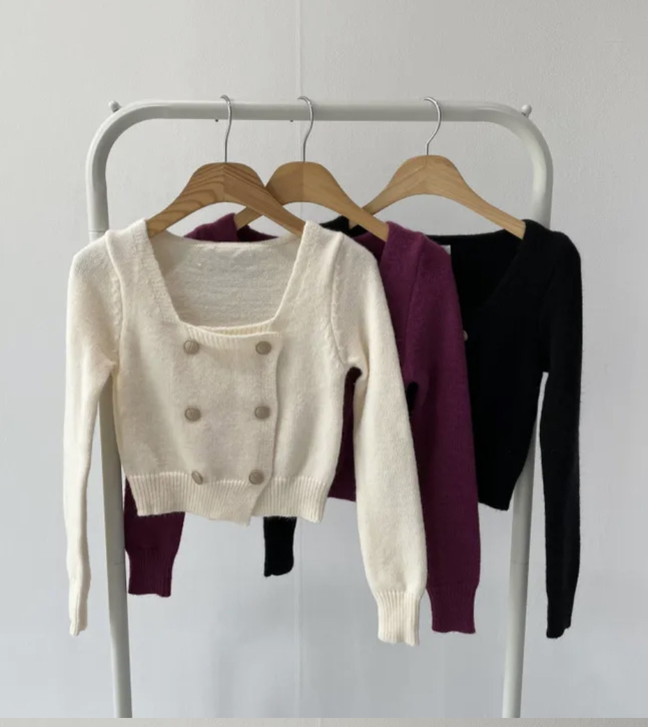 스퀘어넥 금장 버튼 크롭 니트 가디건