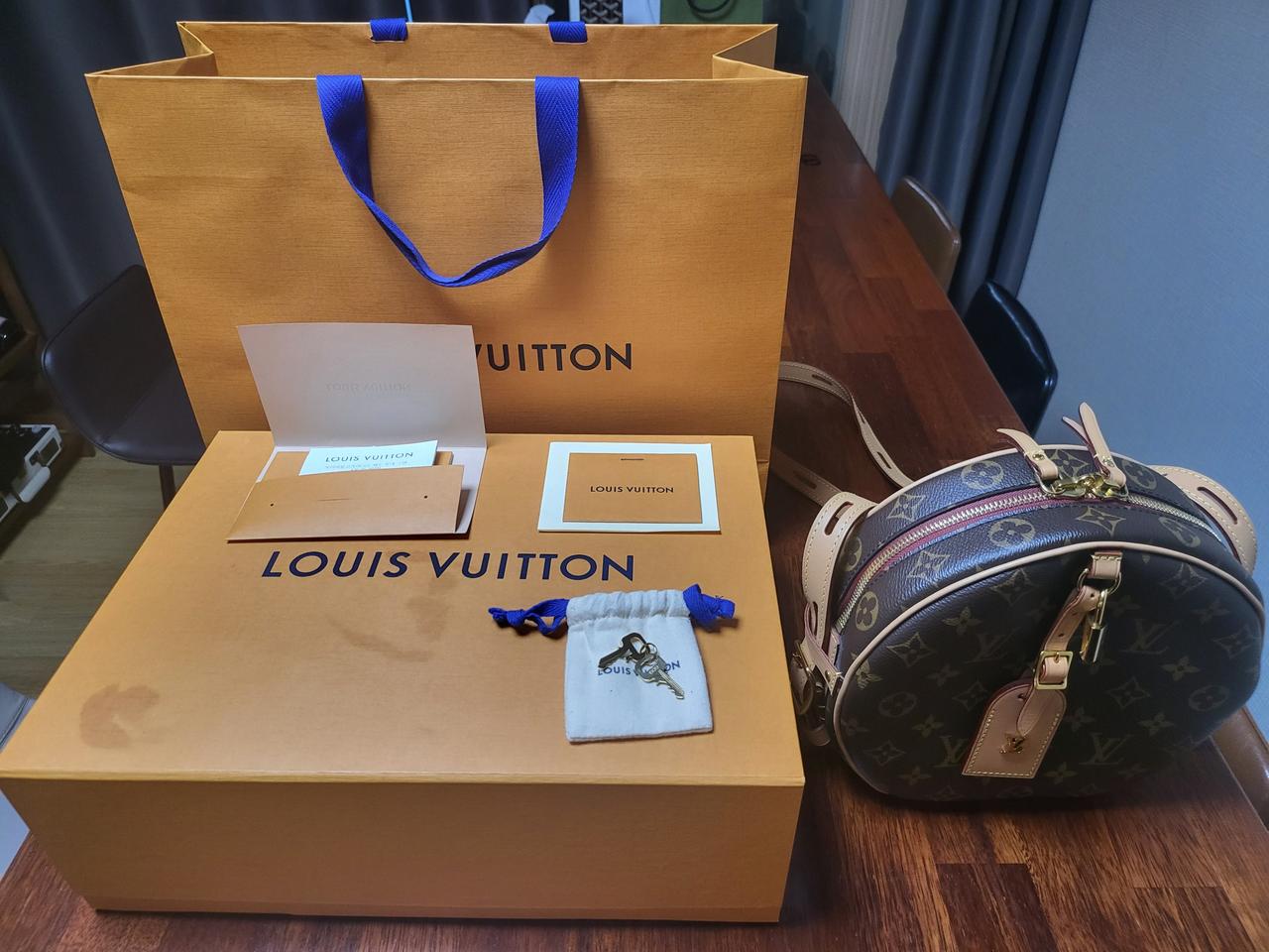 루이비통 가방 부아뜨 샤포 수플 탬버린백