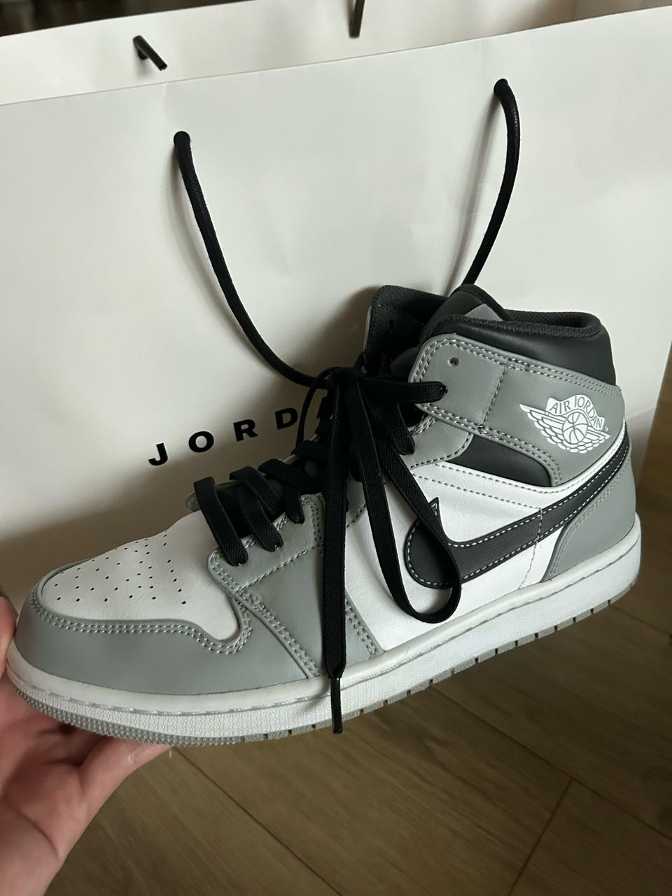 조던 1 미드 스모크 그레이 (270)