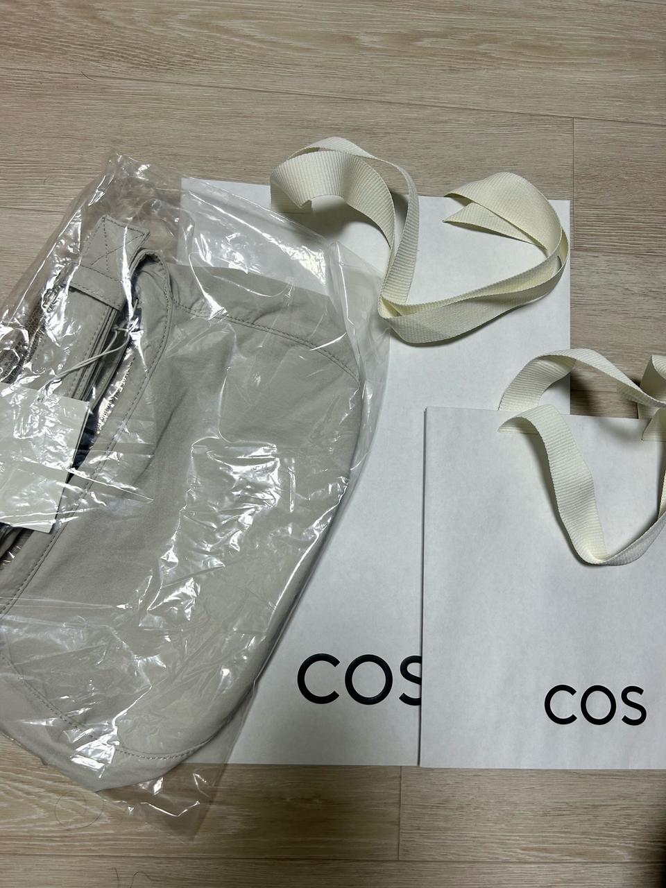 코스 새들백 cos 판매