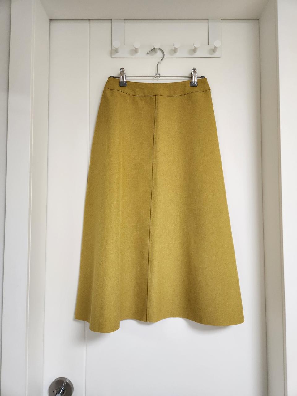 머스터드 컬러 플레어 미디스커트 s사이즈
