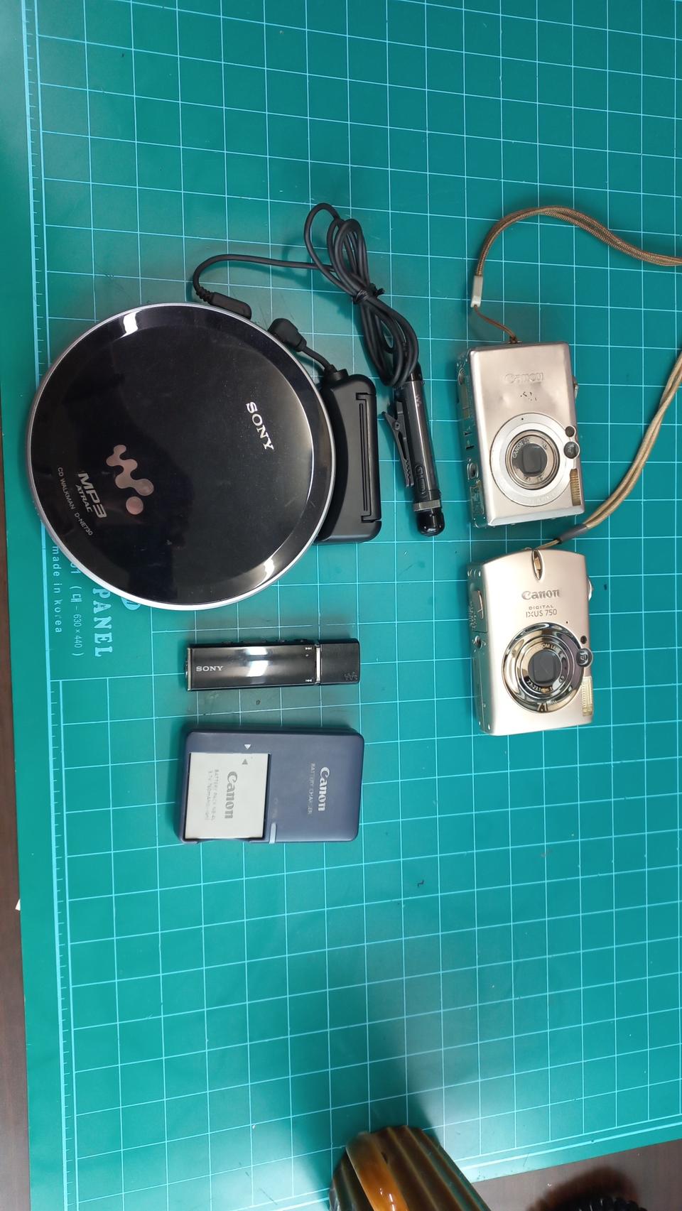케논 디지털카메라 / 소니 워크맨 MP3 / 소니 CD워크맨  팝니다