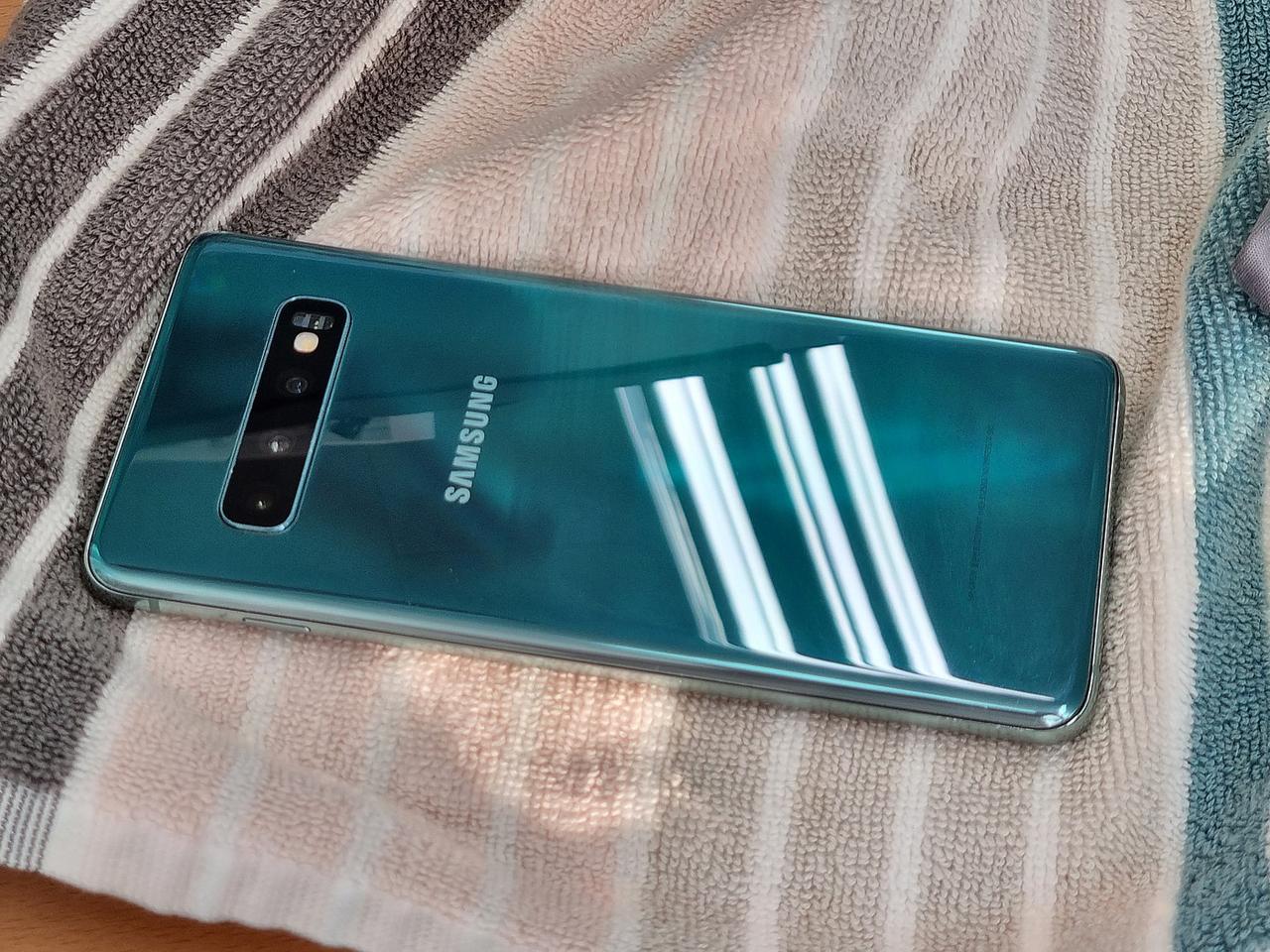 갤럭시 S10  /No흑점/No잔상/No크랙/깨끗