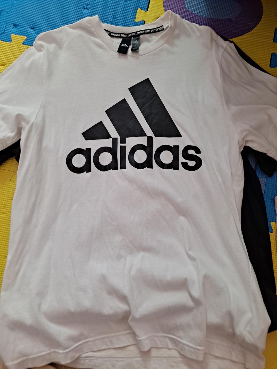 아디다스 남성 반팔티 XL 팔아요