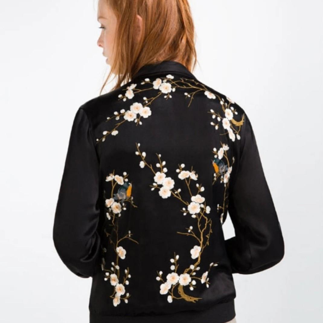 자라 스카쟌 벚꽃자수 새틴 블루종 새상품급 S