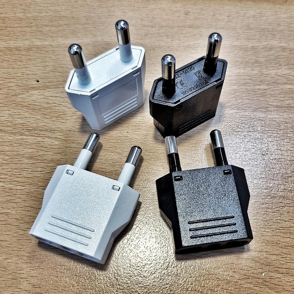 돼지코 eu 플러그 국내용 어댑터 (4개/2개세트)