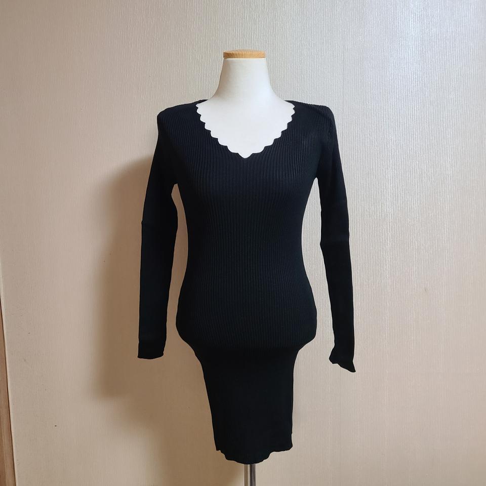 물결넥 블랙 원피스