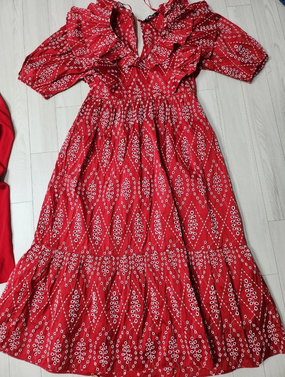 자라 펀칭 롱원피스