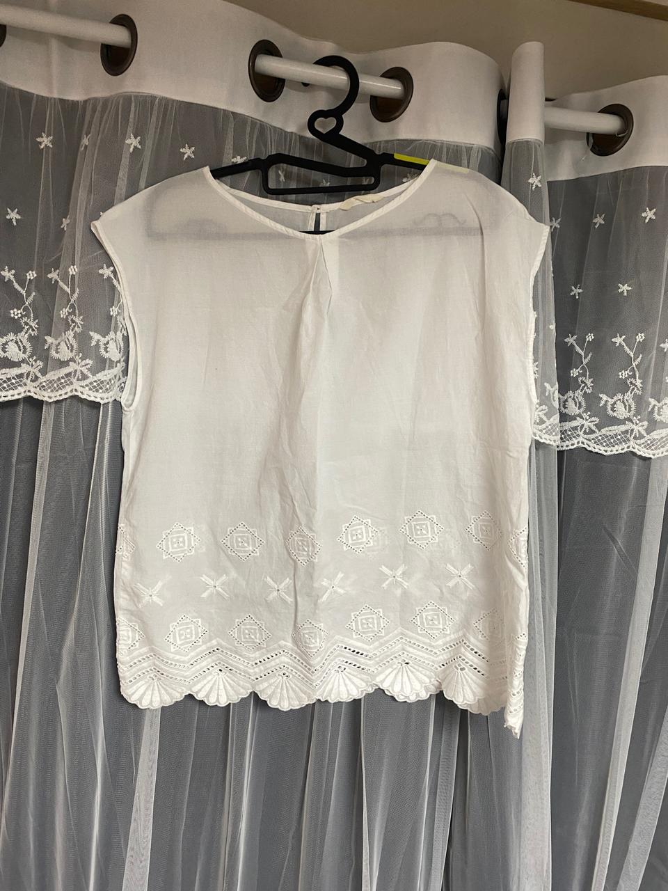 [ 펀칭 민소매 티 ] 새상품