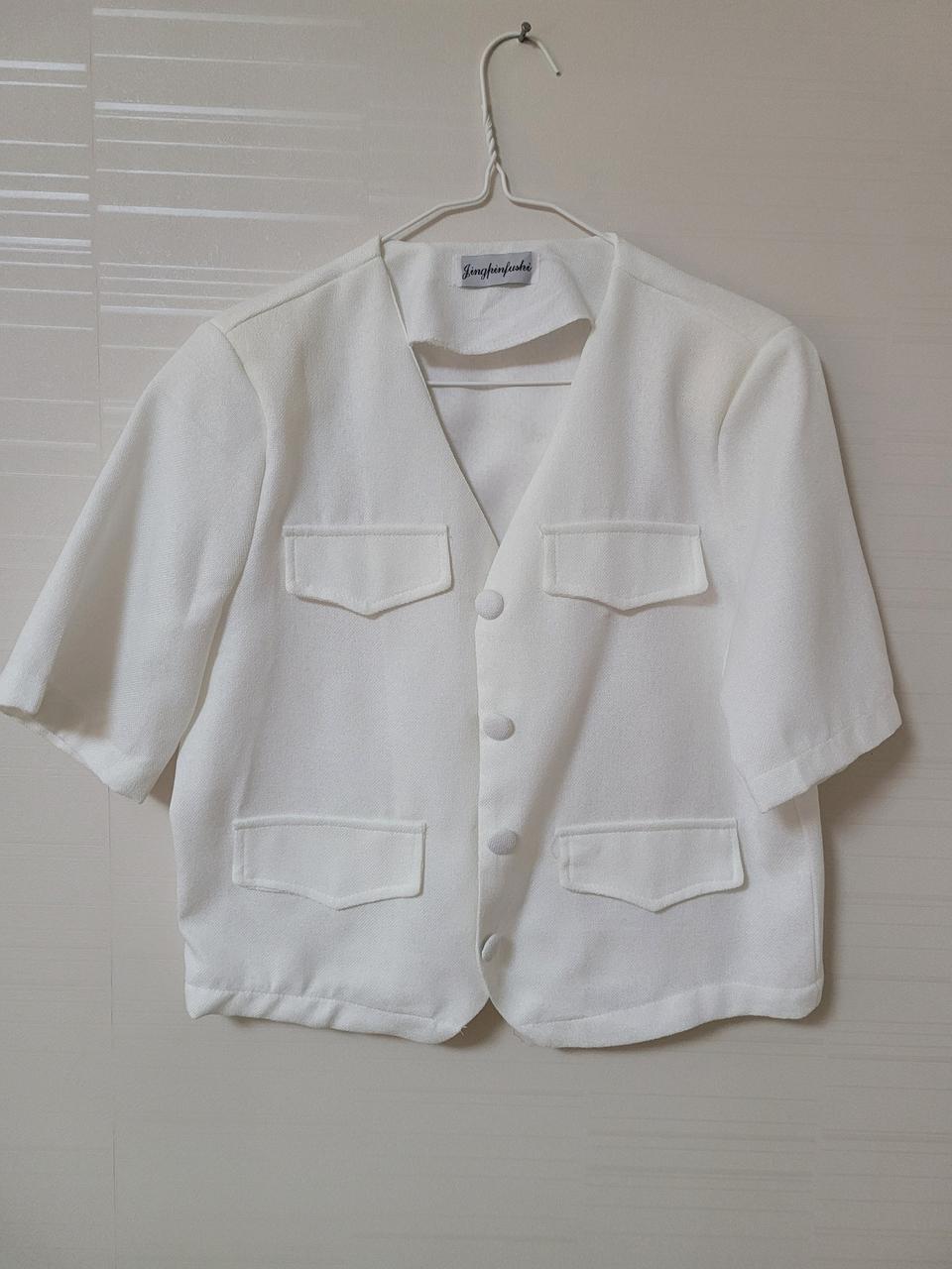 화이트 반팔 자켓