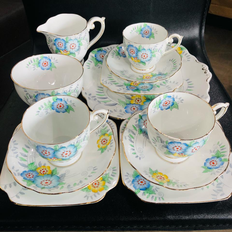 영국 앤틱 Bell China 투핸들 대접시&티컵 트리오 셋트할인