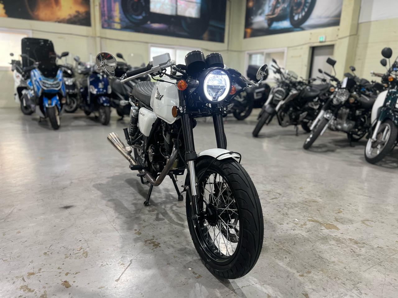 23년식 레트로125 4백km 백마차량 판매중