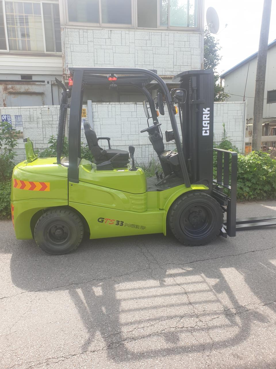 클라크 GTS 3.3톤 3단 자동발 디젤 중고 지게차 판매합니다