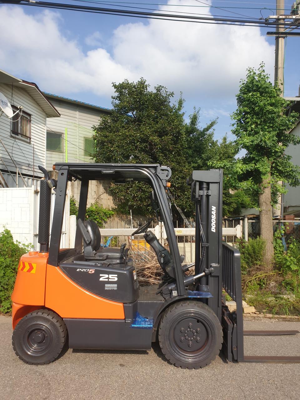 두산 프로5 2.5톤 자동발 디젤 중고 지게차 판매합니다