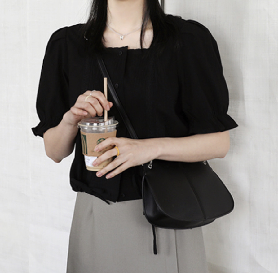 육육걸즈 스퀘어 크롭 블라우스 블랙