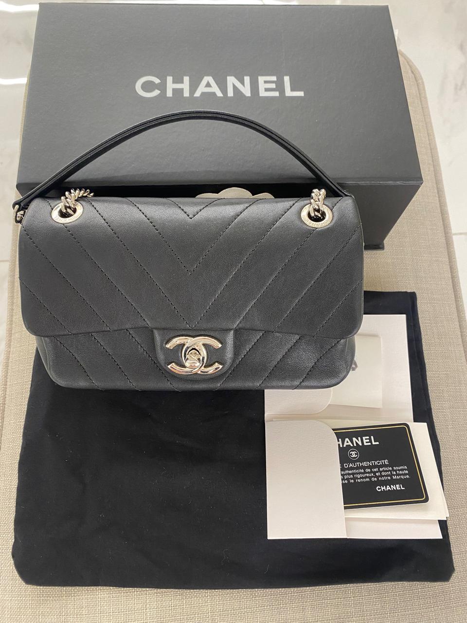 샤넬 블랙 카프 쉐브론 미니 크로스백