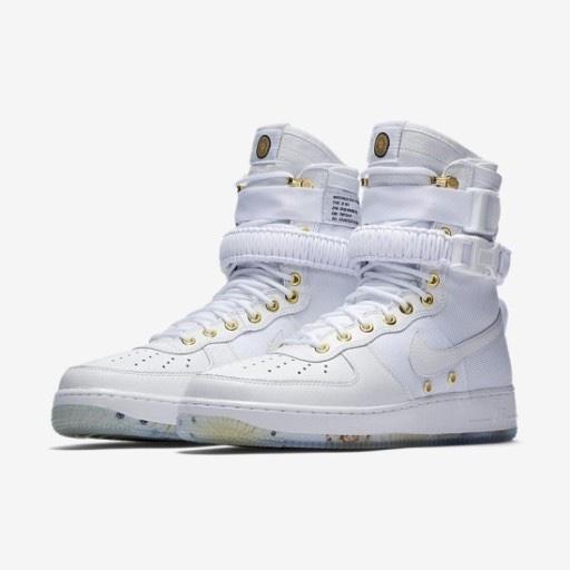 <새상품> 나이키 에어포스 Lunar New Year 한정판 270mm