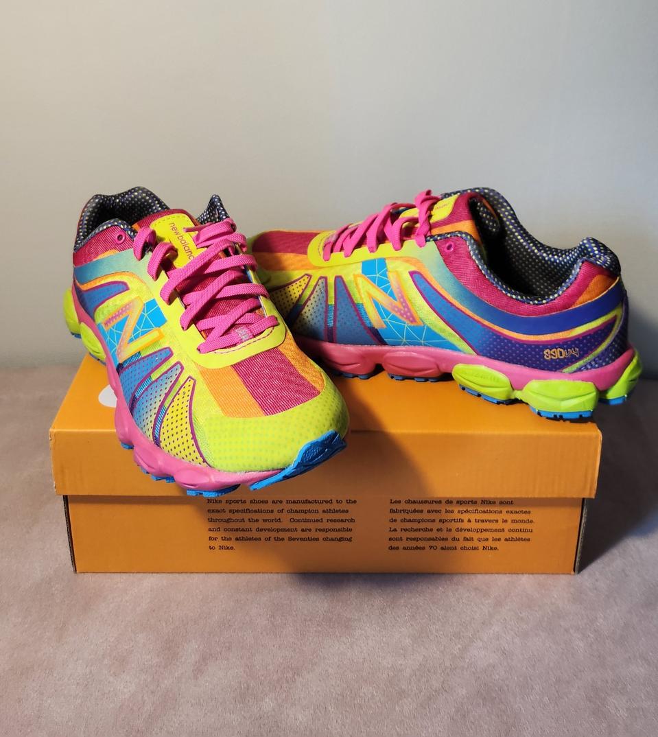 뉴발란스 한정판 레인보우 235 미사용