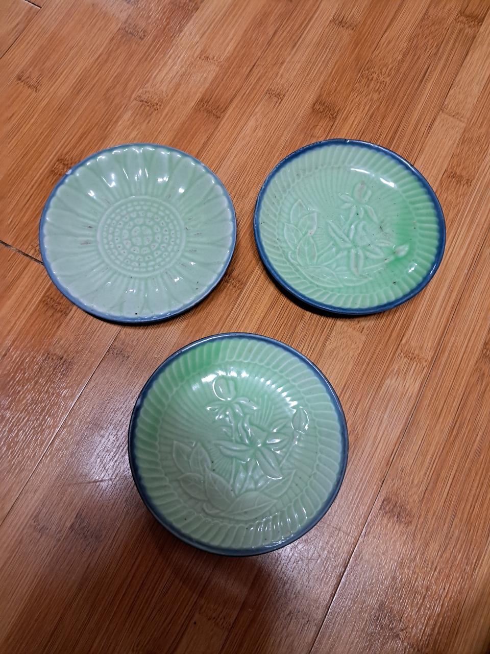 일제강점기 시대 우리나라 청자양각문양 야생화접시3점일괄