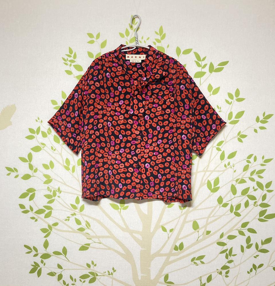 마르니 100%실크 타이넥 입술 프린트 셔츠 블라우스