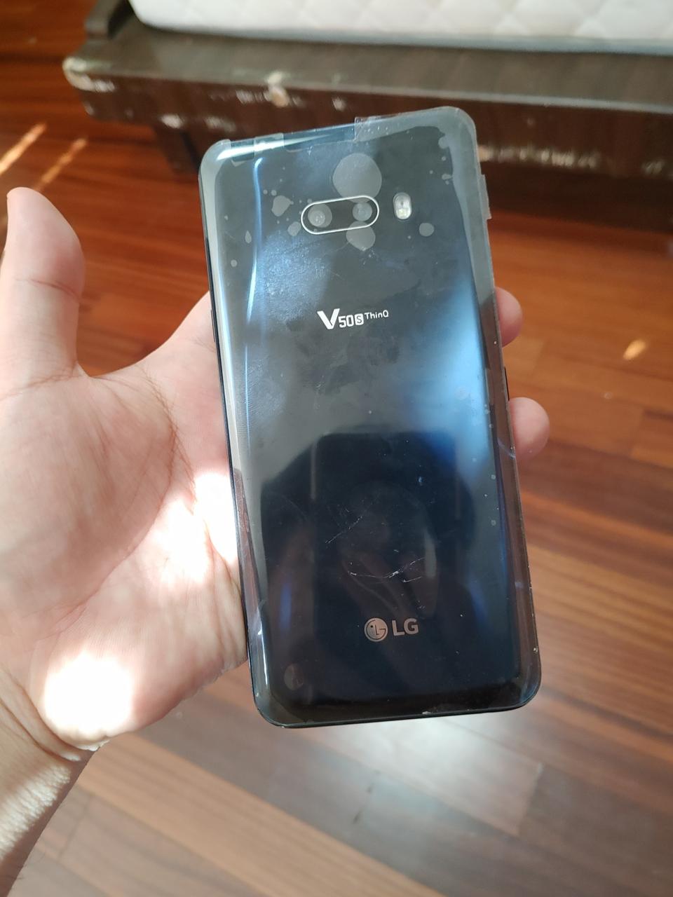 Lg v50s 팝니다(액정 백커버 자가수리후 미사용)