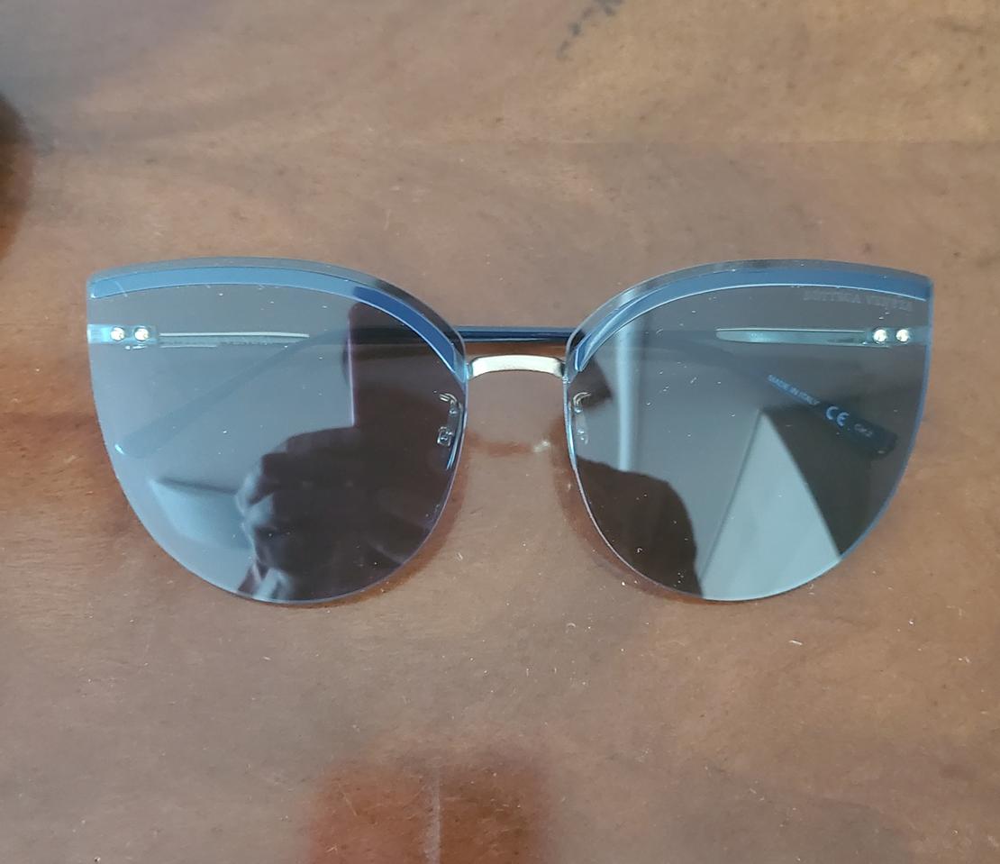 보테가베네타 반투명 선글라스