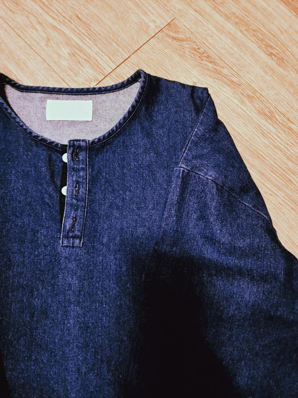 헨리넥 세미오버핏 데님셔츠