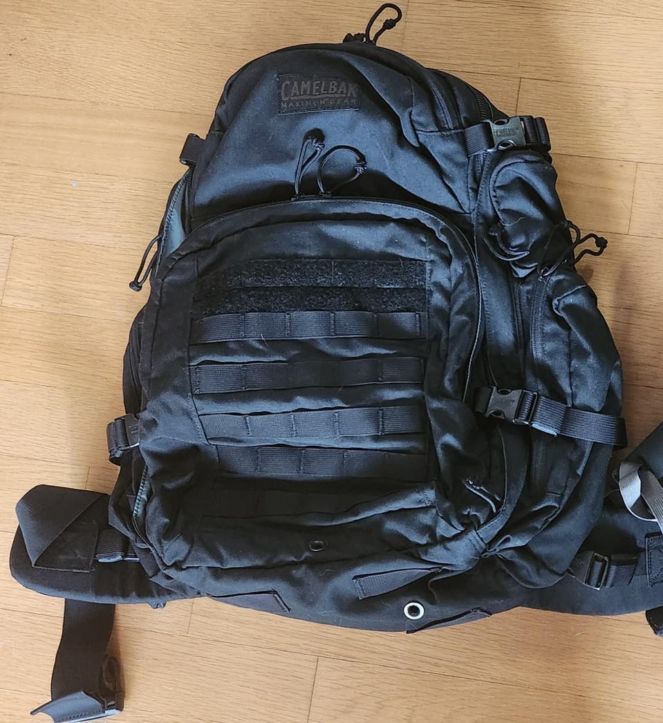 카멜백 BFM 검정색 중고 판매 합니다