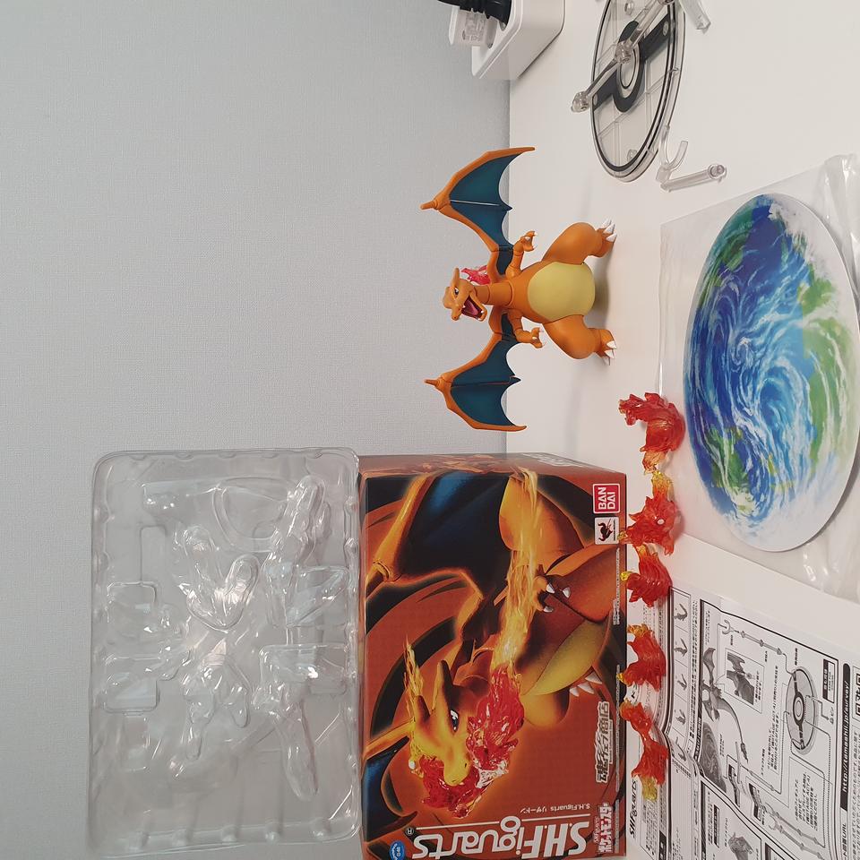 포켓몬스터 [SHF 리자몽] 관절 피규어 새상품 진짜진짜 싸게팔아요.