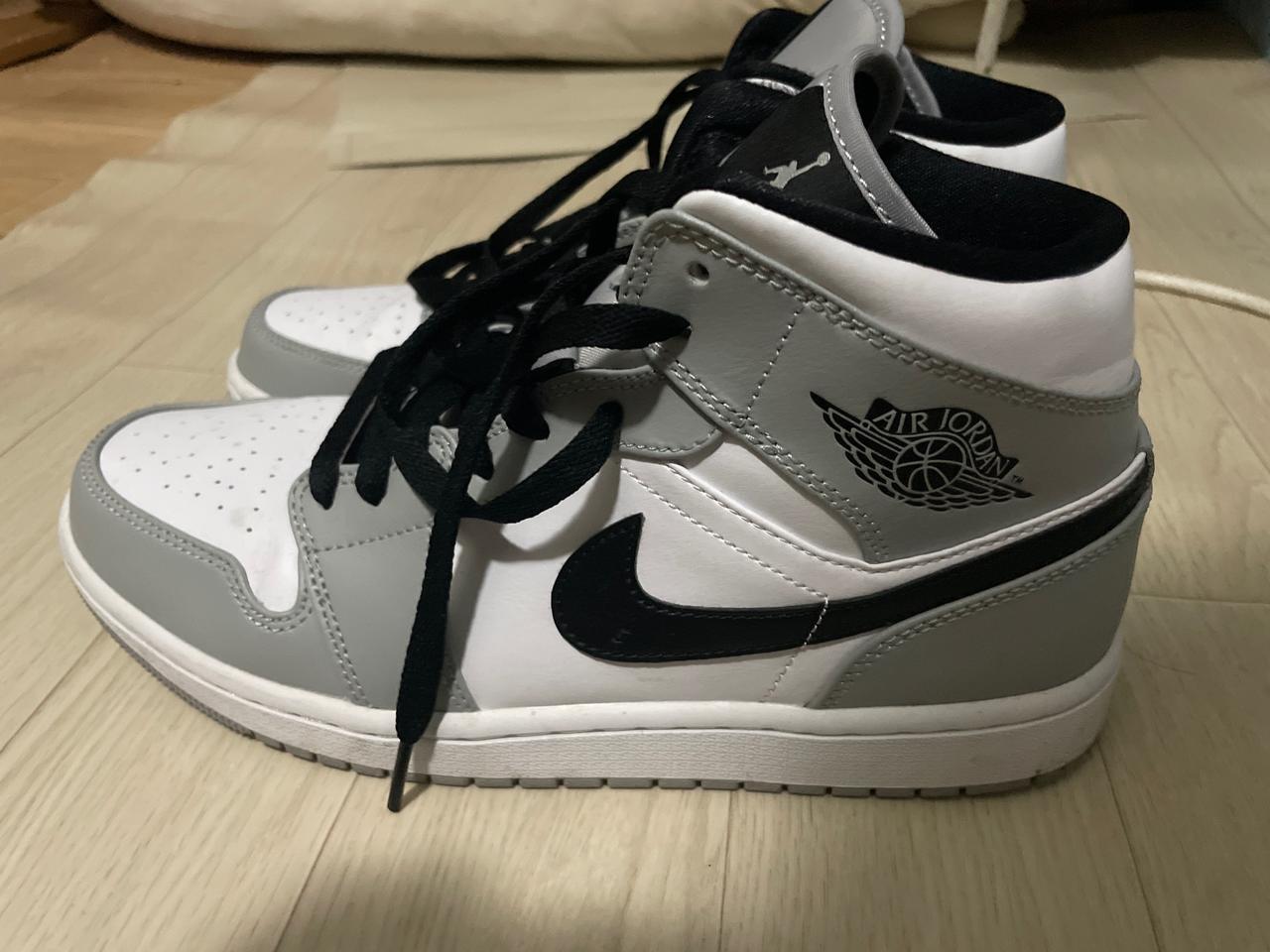 나이키 조던1 미드 스모크그레이