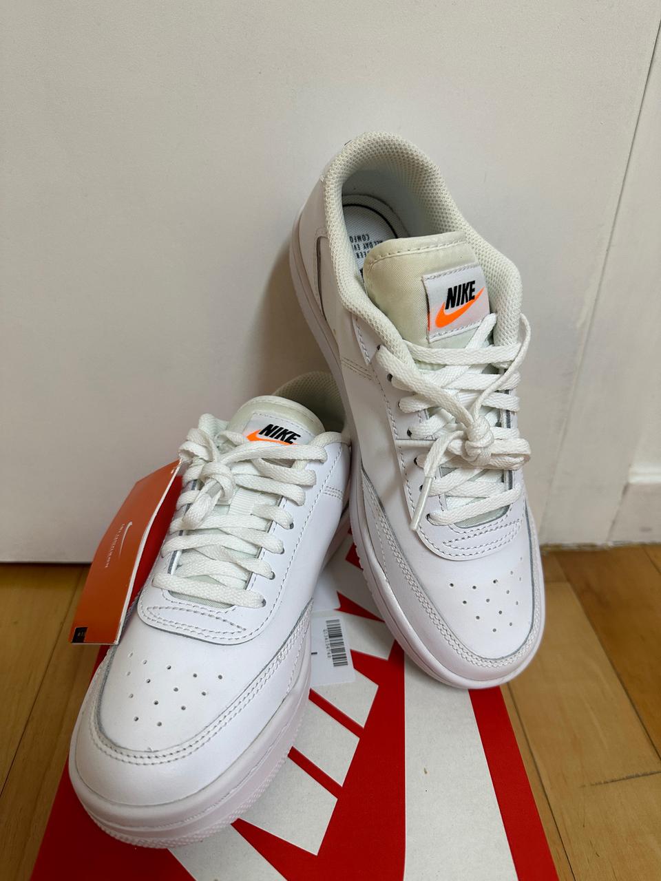 여성 나이키 코트 빈티지 운동화 새상품 230 화이트 스니커즈