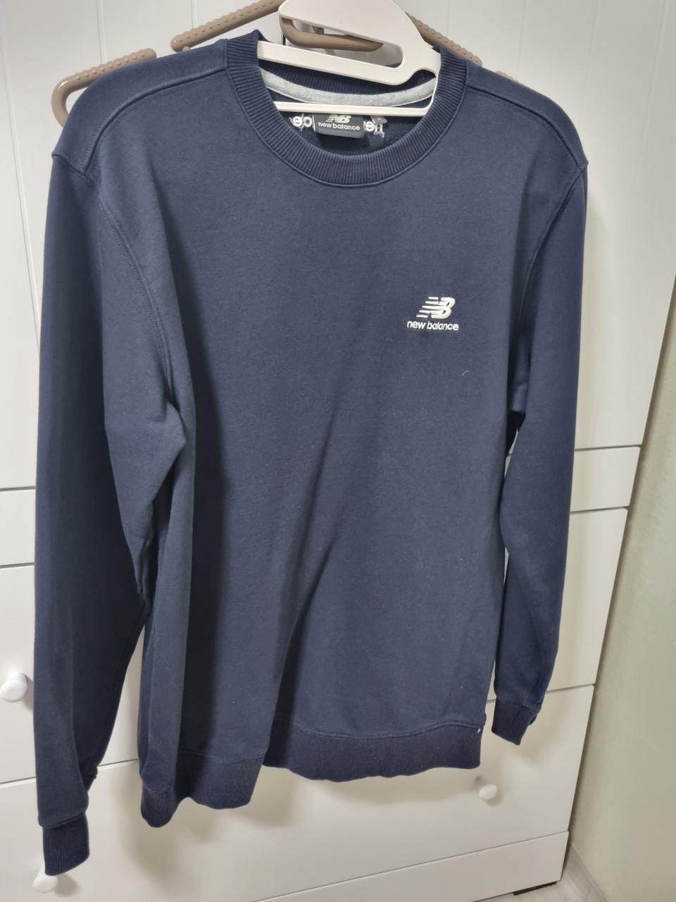 뉴발란스 긴팔티셔츠 상의팝니다