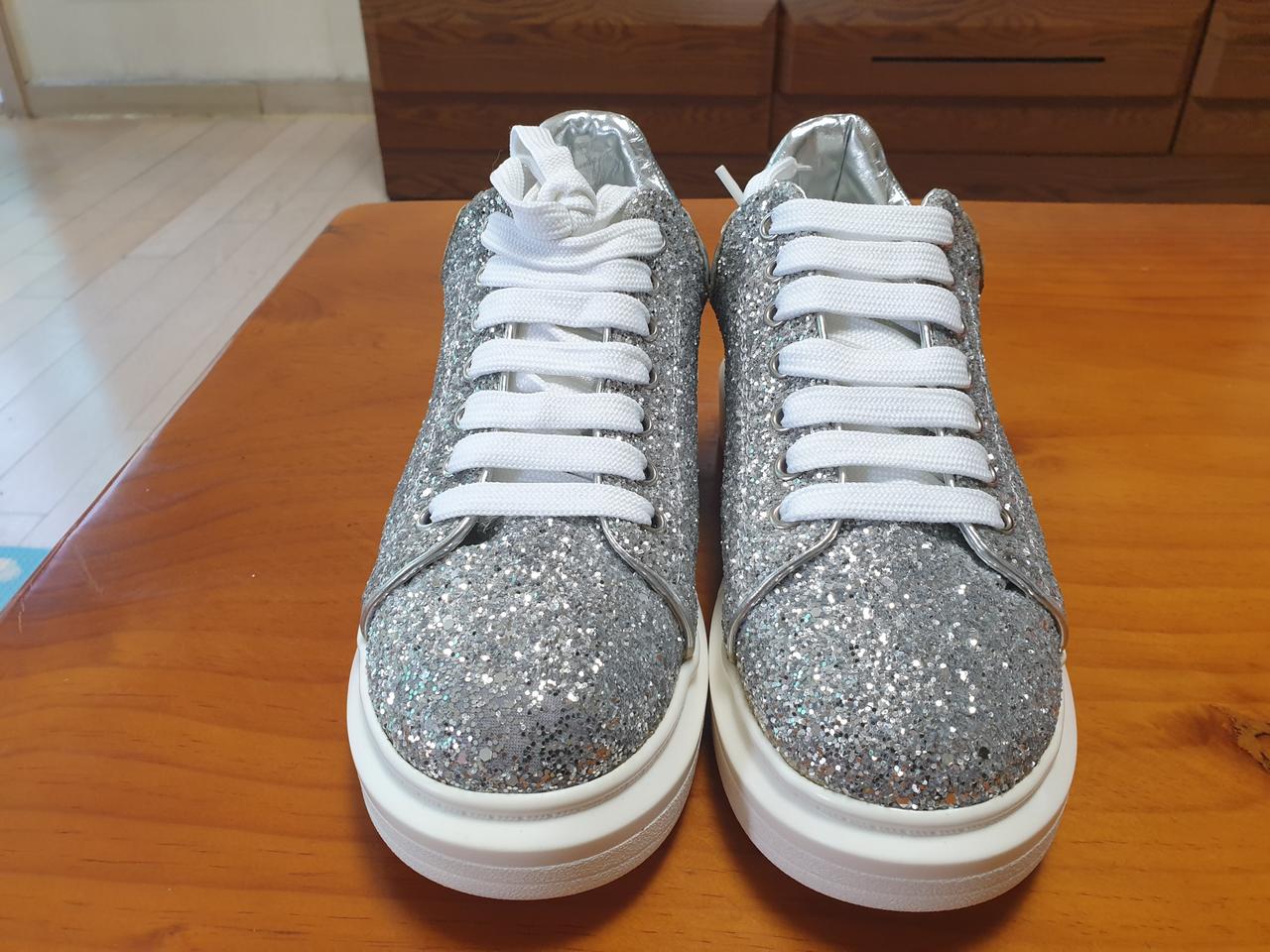 여성 키높이 스니커즈 쥬얼스킨 새제품 판매합니다.