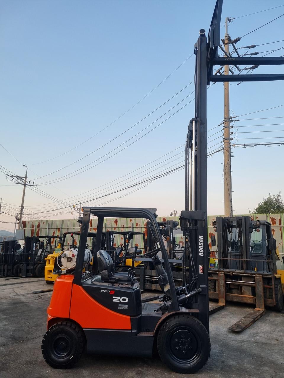 두산2톤3단지게차