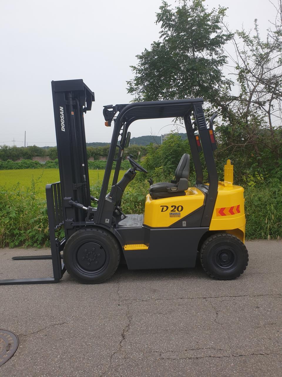 두산 D20S-3 노랭이 3단 디젤 중고 지게차 싸게판매합니다