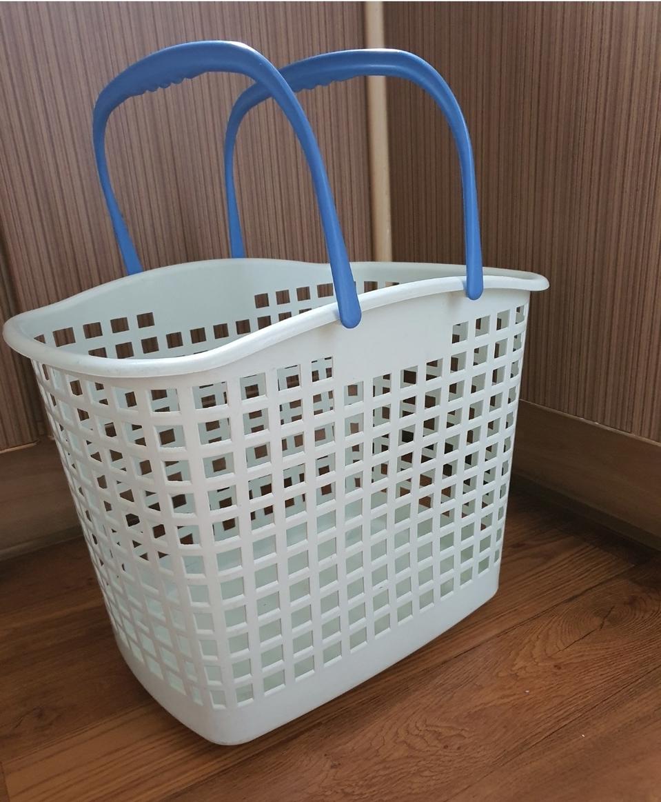 빨래바구니 바퀴달려서편리함 큼직하고 튼튼하고 깔끔 저렴히6천원