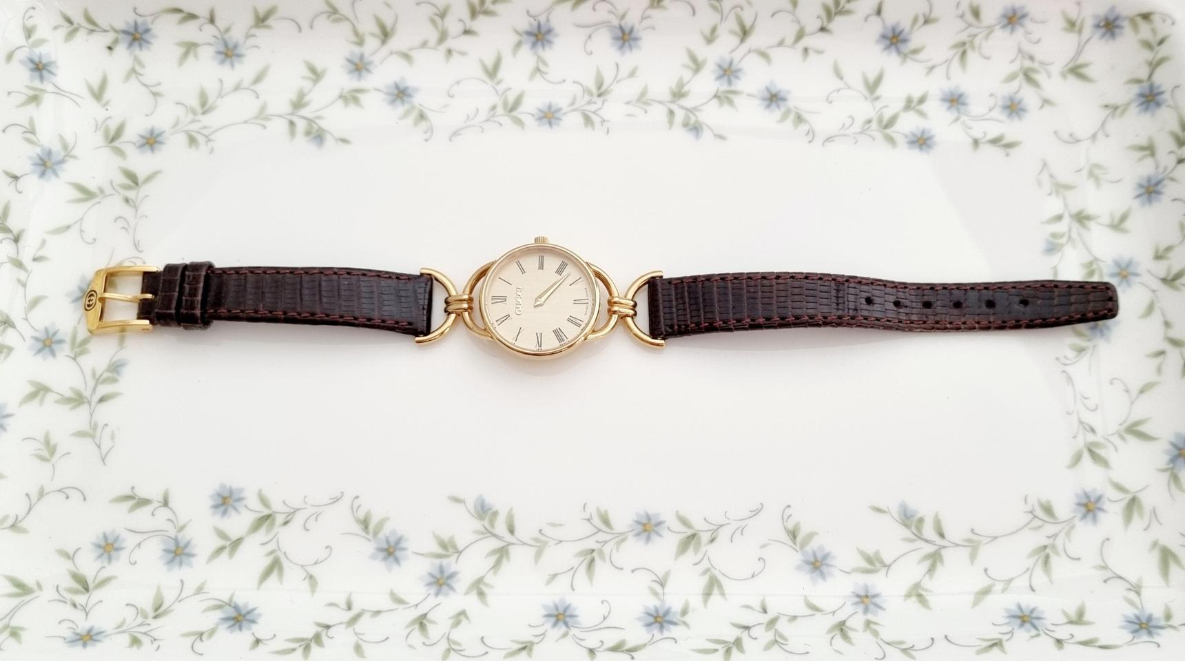 정품 구찌 금장 로마숫자판 가죽줄시계