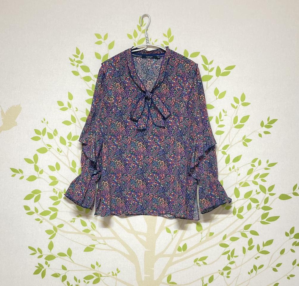 질스튜어트뉴욕 100%실크 타이넥 러플 블라우스