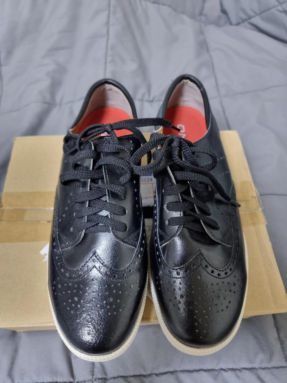 남자  윙팁 스니커즈 270 사이즈 새제품 판매합니다 ~~!!