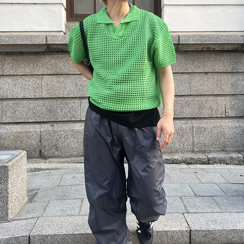 펀칭 오픈 카라 반팔 니트