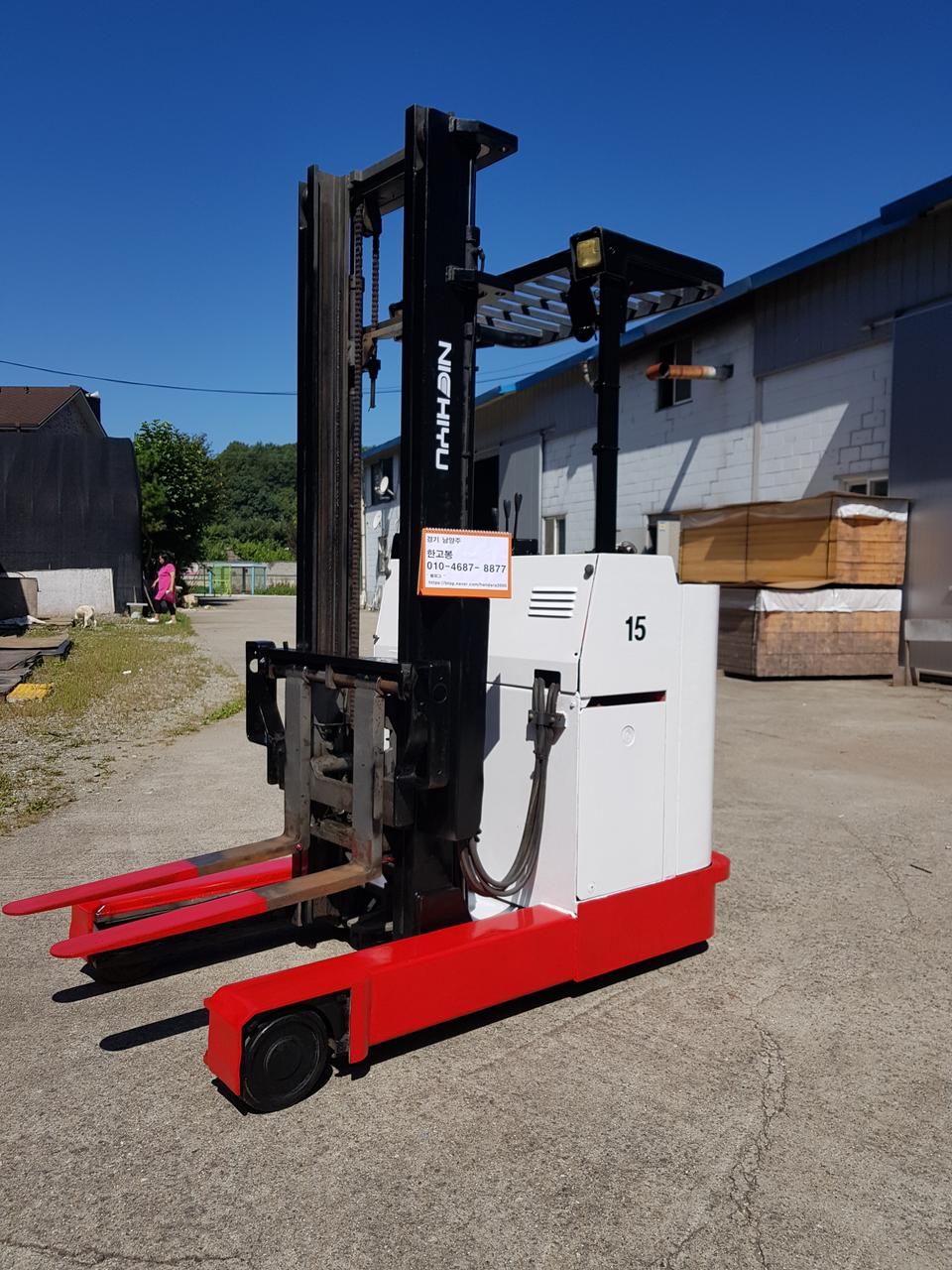 중고지게차 1.5톤 흰색 입식전기지게차