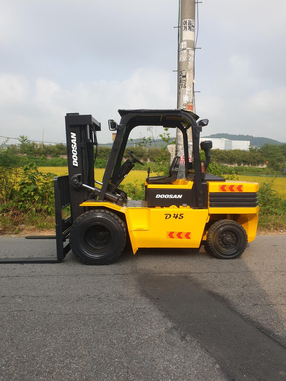 두산 4.5톤 자동발 디젤 중고 지게차 싸게판매합니다