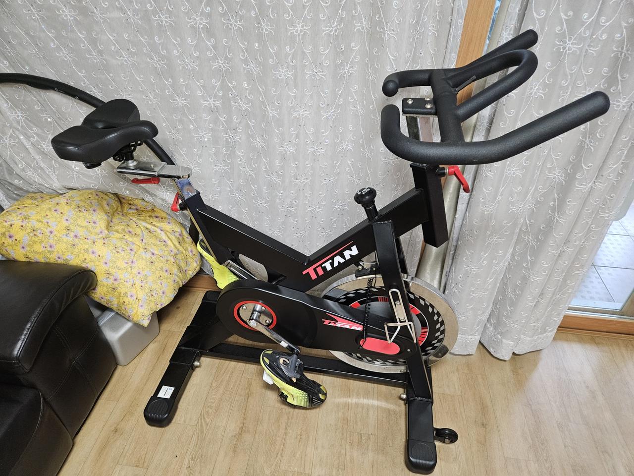 실내자전거 타이탄 신발.포함