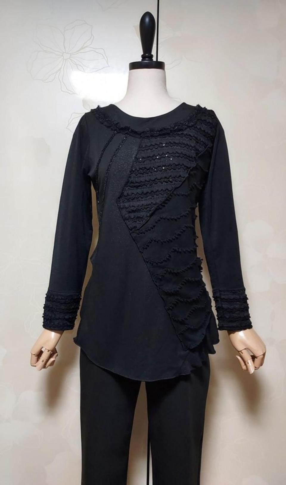 블랙 라인 예쁜 티